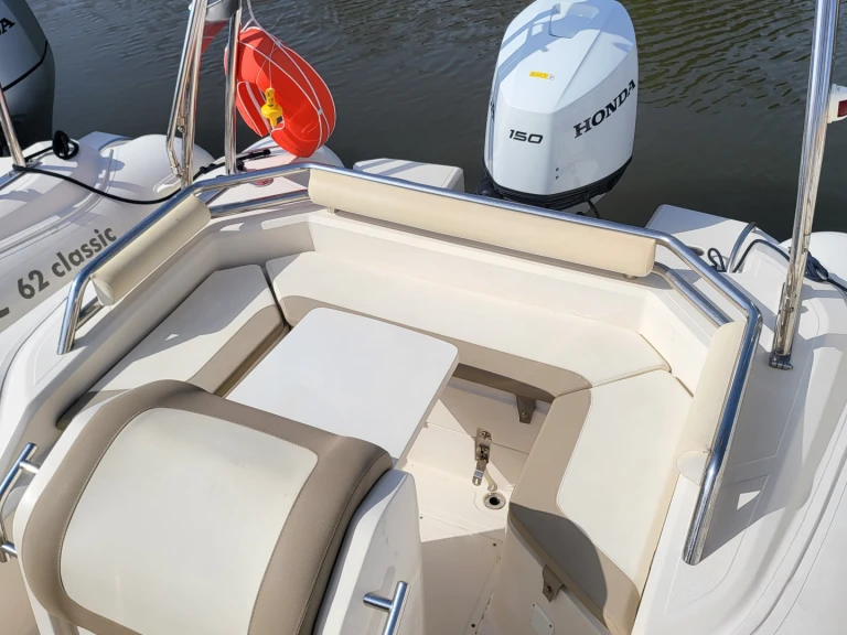 Ein Capelli Tempest 626 mieten in Hyères
