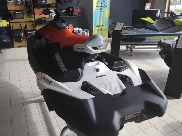 Ein Sea-Doo Spark Trixx mieten in Capbreton
