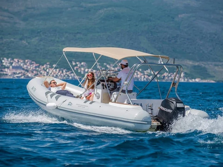 Ein Stingray-Boats Stingray Predator 640 mieten in Tivat
