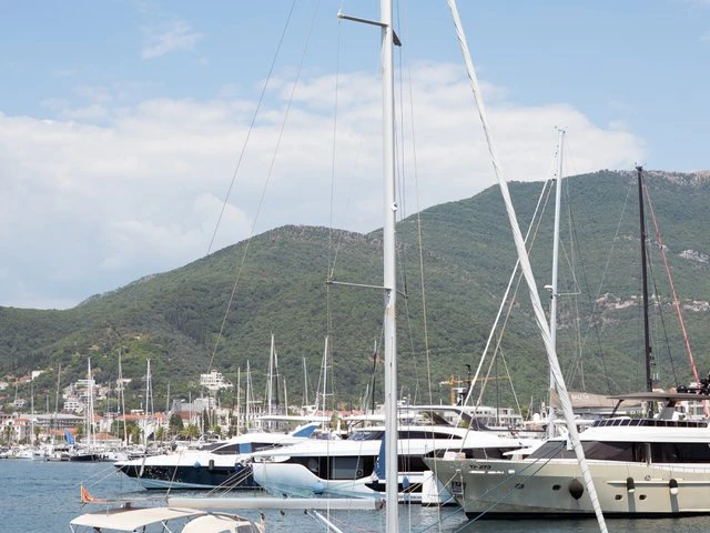 Boot mieten Tivat günstig Sun Odyssey 40.3