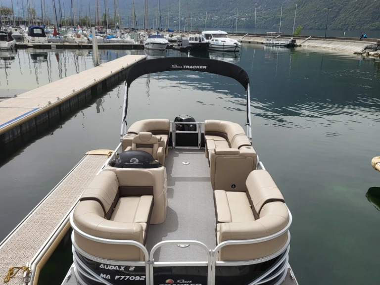 Motorboot mit oder ohne Skipper Tracker Marine LLC mieten in Aix-les-Bains