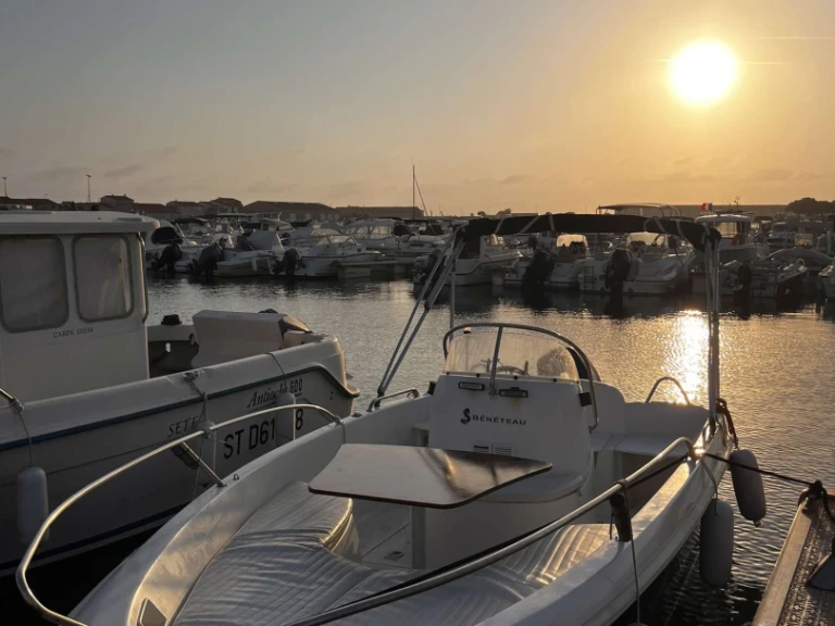 Motorboot mit oder ohne Skipper Bénéteau mieten in Frankreich
