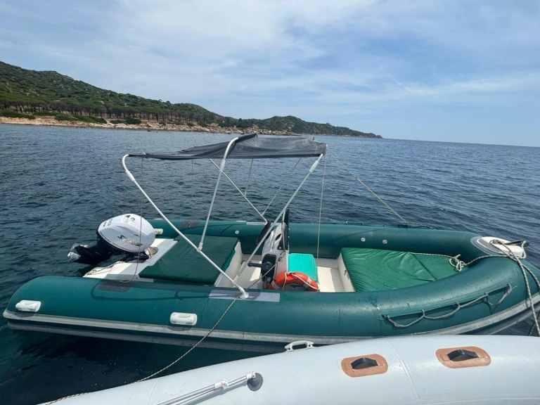 Schlauchboot mit oder ohne Skipper AT mieten in Costa Rei