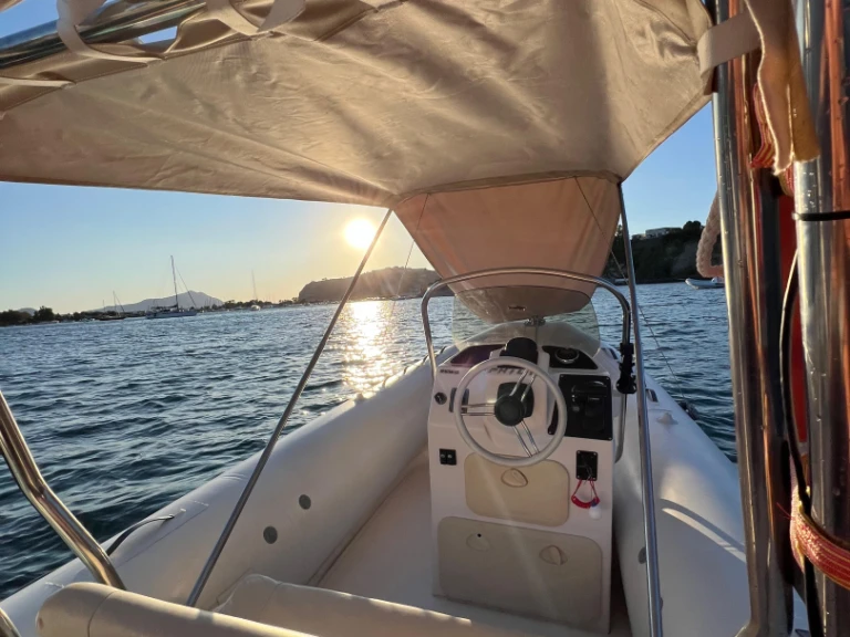Schlauchboot mit oder ohne Skipper Valiant mieten in Torre Annunziata