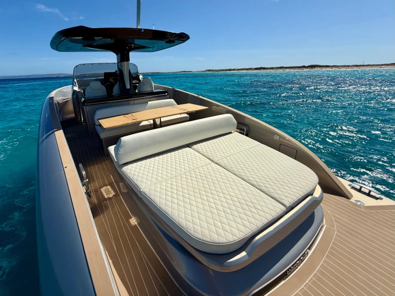 Motorboot mit oder ohne Skipper Solaris Power mieten in Spanien