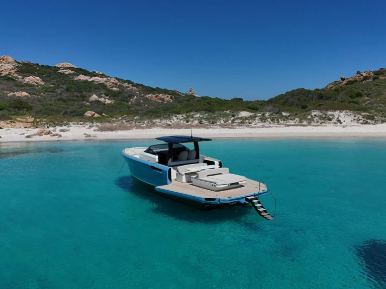 Motorboot mieten in Poltu Quatu - BELLINI Astor 36