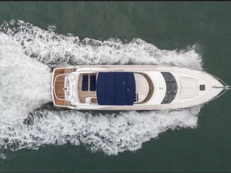 Ein Sunseeker Manhattan 80 mieten in Miami
