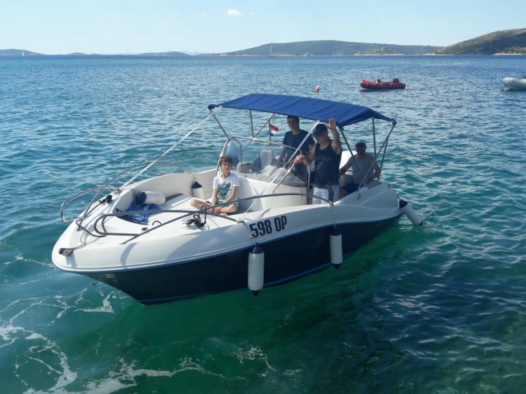 Bootsverleih Quicksilver Quicksilver 635 Commander Split Samboat