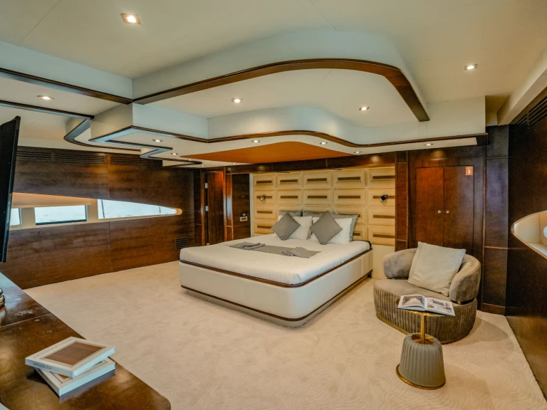 Ein  Luxury Motor Yacht S mieten in Dubai Marina