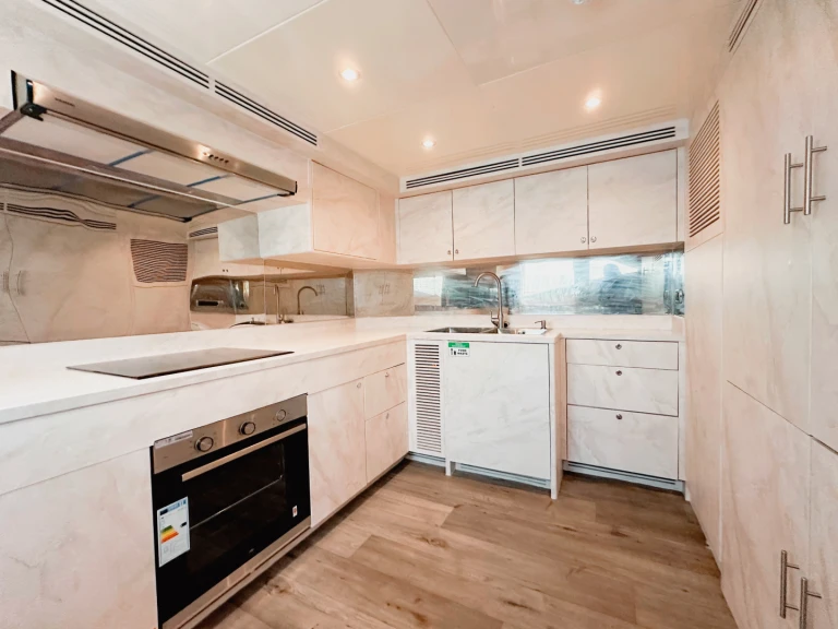 Yacht mieten in Dubai Marina zum besten Preis