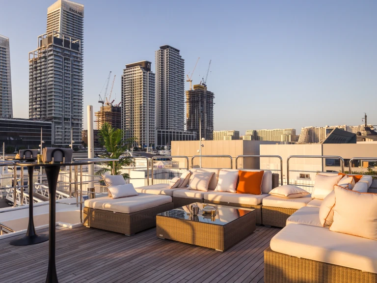Ein  Luxury Motor Yacht B mieten in Dubai Marina