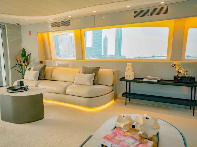 Ein  Luxury Motor Yacht X12 mieten in Dubai Marina