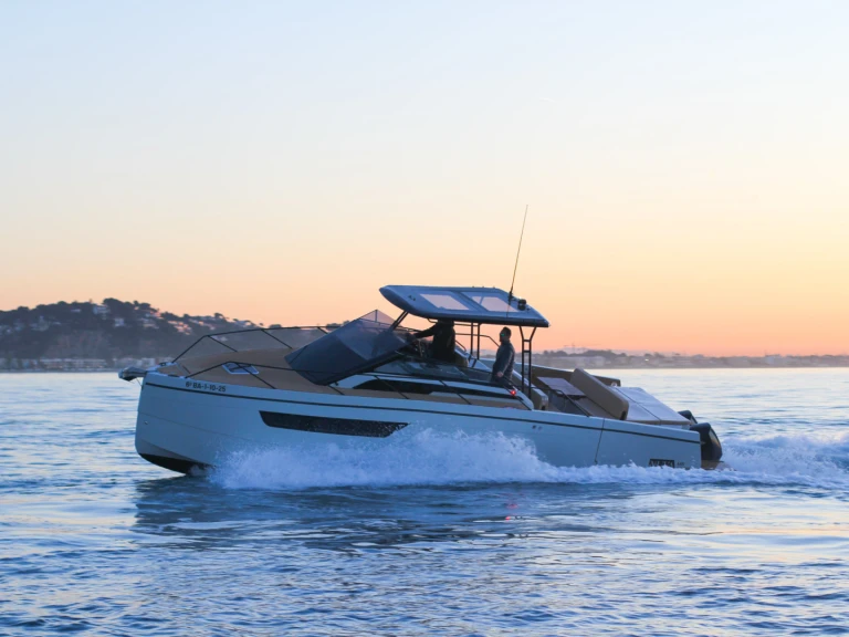 Ein  Nuva M11 Cabin mieten in Sitges