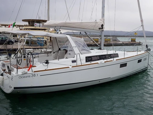 YachtCharter in Livorno - Bénéteau Oceanis 38.1 auf SamBoat