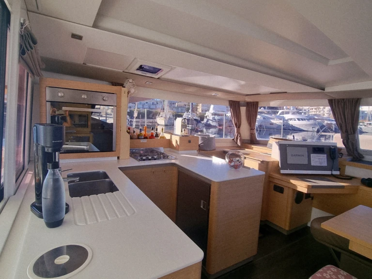 Katamaran mieten in Marseille - Fountaine Pajot Astrea 42