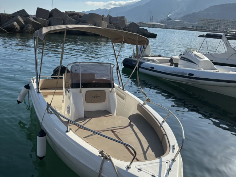 Motorboot mieten in Porto di Salerno zum besten Preis