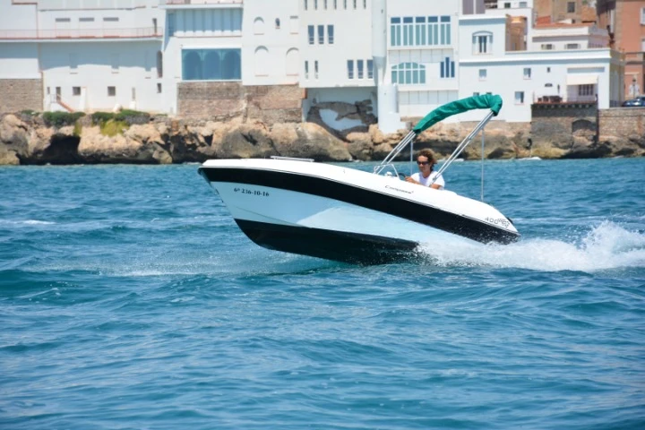 Ein  Compass 400 GT mieten in Sitges