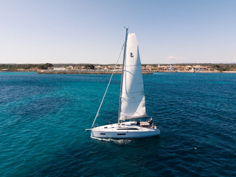 Ein Bénéteau Oceanis 37.1 mieten in s'Arenal