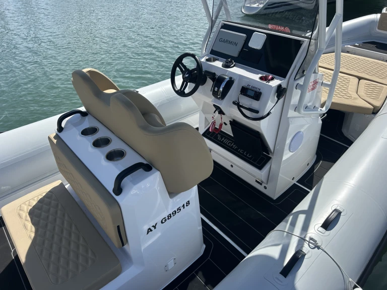 Ein Highfield Patrol 760 mieten in La Trinité-sur-Mer