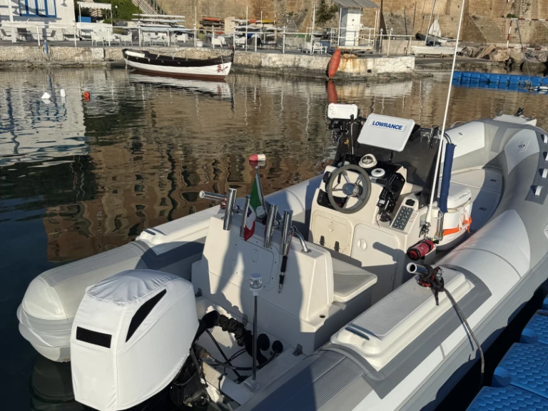 Schlauchboot mit oder ohne Skipper trident mieten in Taranto