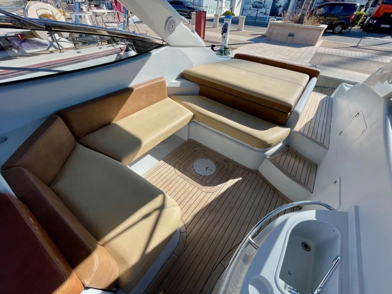 Ein Sunseeker Superhawk 48 mieten in Cannes