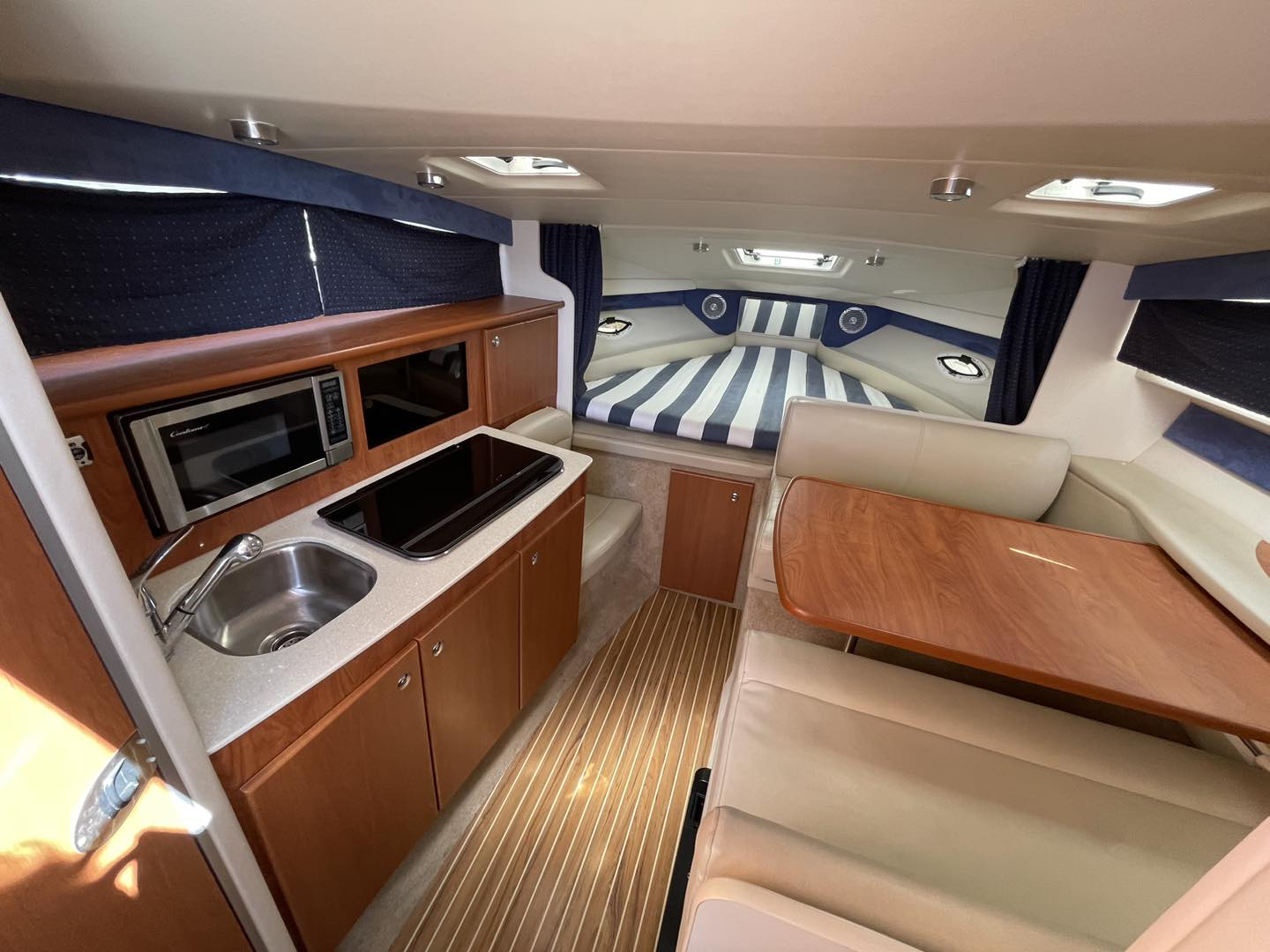 Ein Bayliner Bayliner 285 Cruiser mieten in Nizza