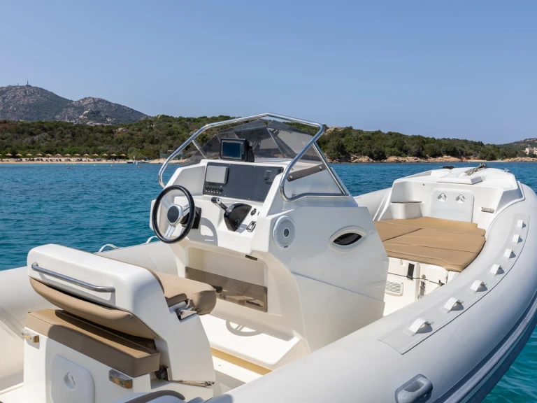 Schlauchboot mieten in Port Grimaud zum besten Preis