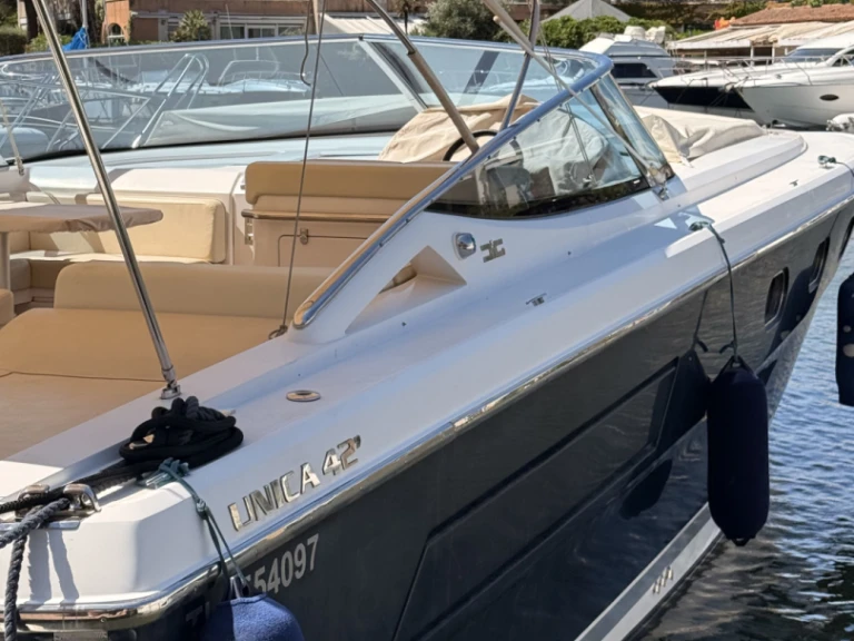 Motorboot mieten in Port Grimaud zum besten Preis
