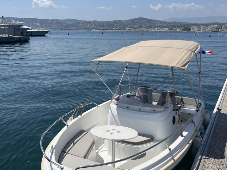 Motorboot mieten in Antibes - Jeanneau Cap Camarat 5.5 CC Serie 2 Style