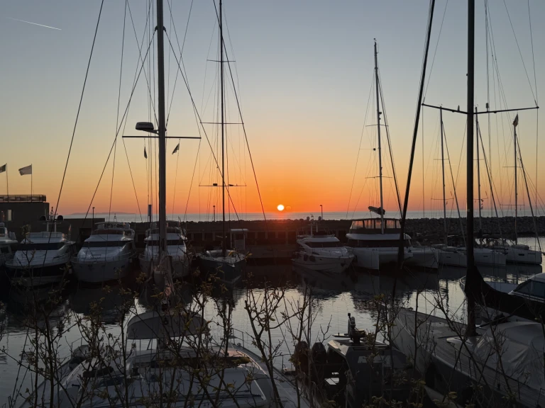 Boot mieten San Vincenzo günstig Atlantis 425 SC