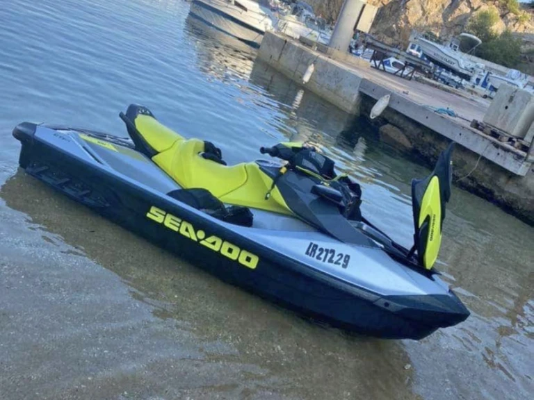 Ein Sea-Doo GTI se 170 mieten in Martigues
