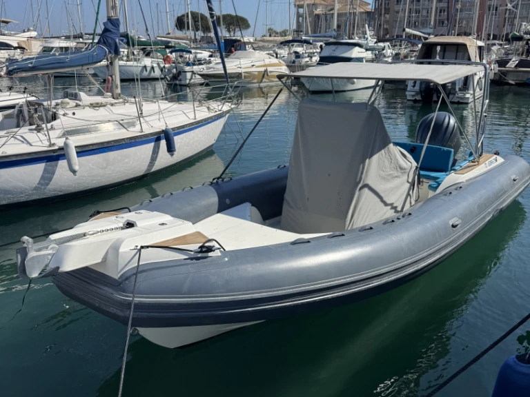 Ein Capelli Tempest 775 Open mieten in Fréjus