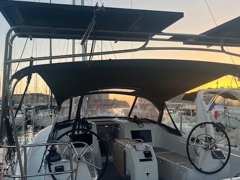 Ein Jeanneau Sun Odyssey 410 mieten in Marseille