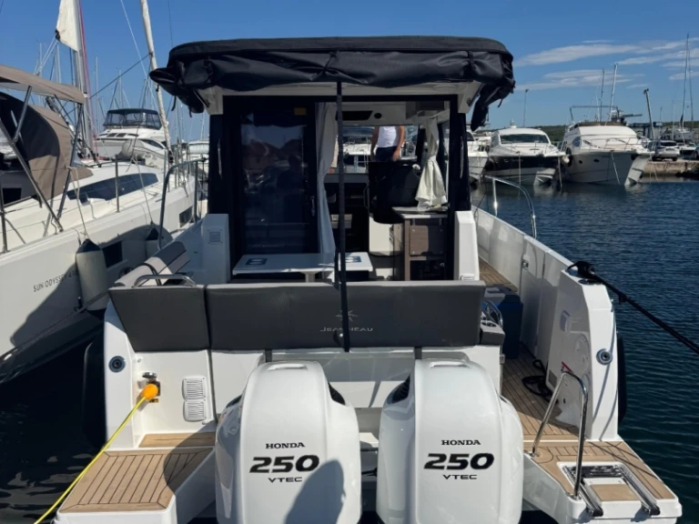 Ein Jeanneau Merry Fisher 895 S2  mieten in Blace