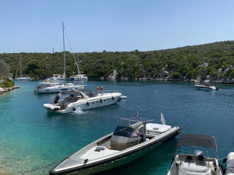 Ein Wally Tender 45 mieten in Hvar