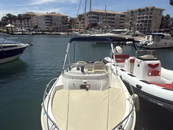 Motorboot mieten in Port Fréjus zum besten Preis