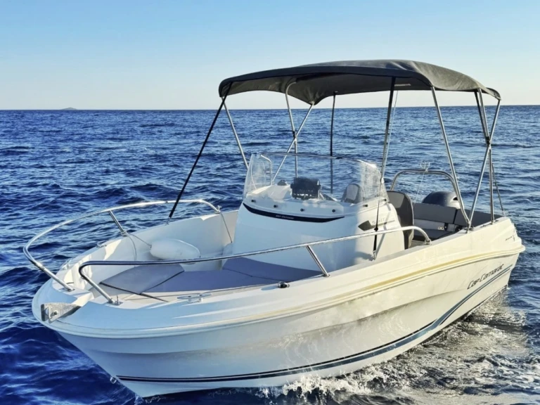 Ein Jeanneau Cap Camarat 5.5 CC mieten in La Spezia