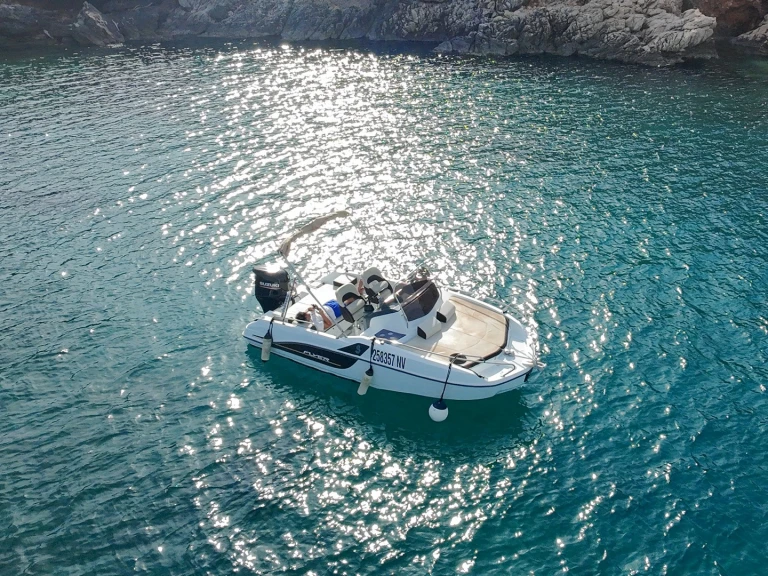 Motorboot mit oder ohne Skipper Bénéteau mieten in Novalja