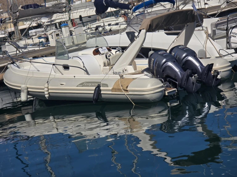 Vermietung Schlauchboot Capelli mit Führerschein