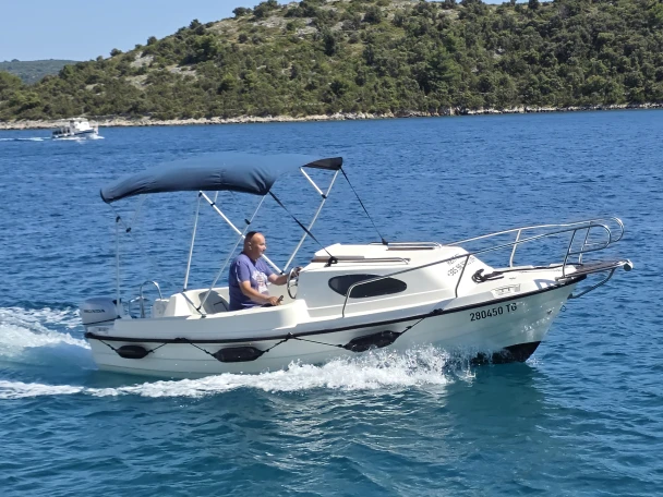Vermietung Motorboot Adria mit Führerschein