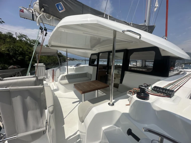 YachtCharter in Tivat - Excess Excess 11 (Cat)/6 cab auf SamBoat
