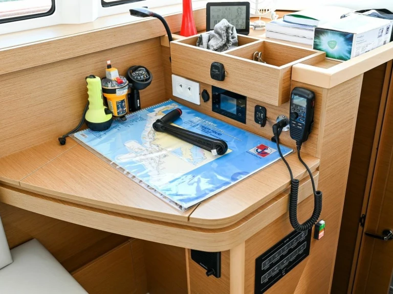 YachtCharter in Pula - Excess Excess 11 (Cat)/6 cab auf SamBoat