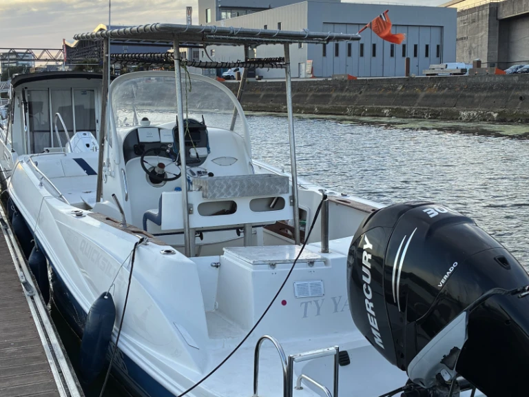 Boot mieten Lorient günstig Quicksilver 800 Commander