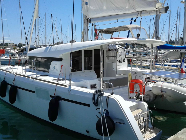 Katamaran mit oder ohne Skipper Lagoon mieten in Gouviá