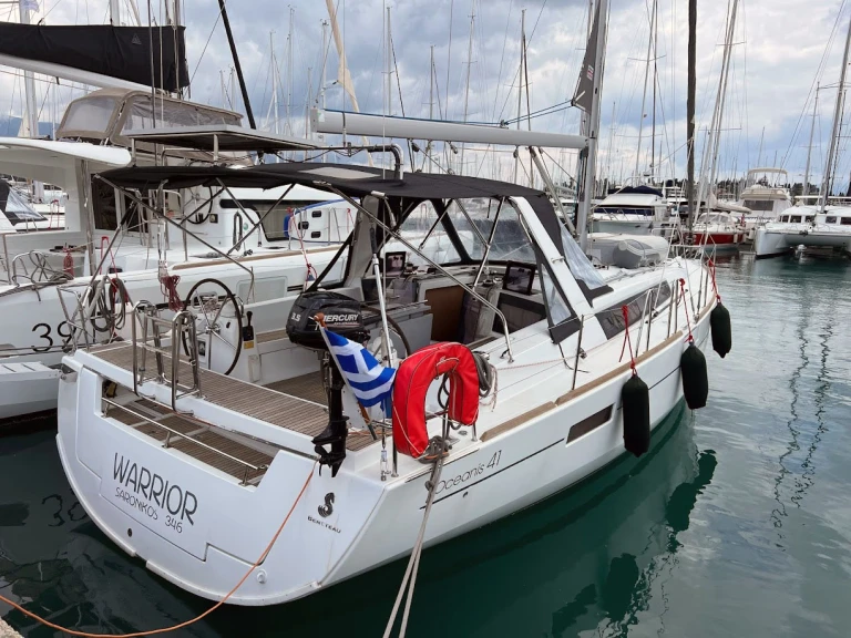 Ein Bénéteau Oceanis 41 /3cab mieten in Gouviá