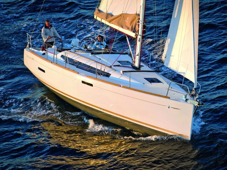 Ein Jeanneau Sun Odyssey 389 /3cab mieten in Propriano