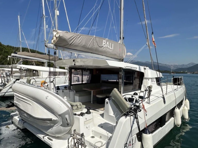 Katamaran mieten in Tivat zum besten Preis