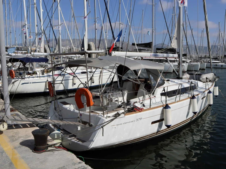 YachtCharter in Álimos - Jeanneau Sun Odyssey 379 auf SamBoat