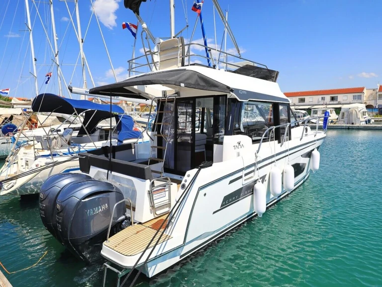 Motorboot mit oder ohne Skipper Jeanneau mieten in Biograd na Moru