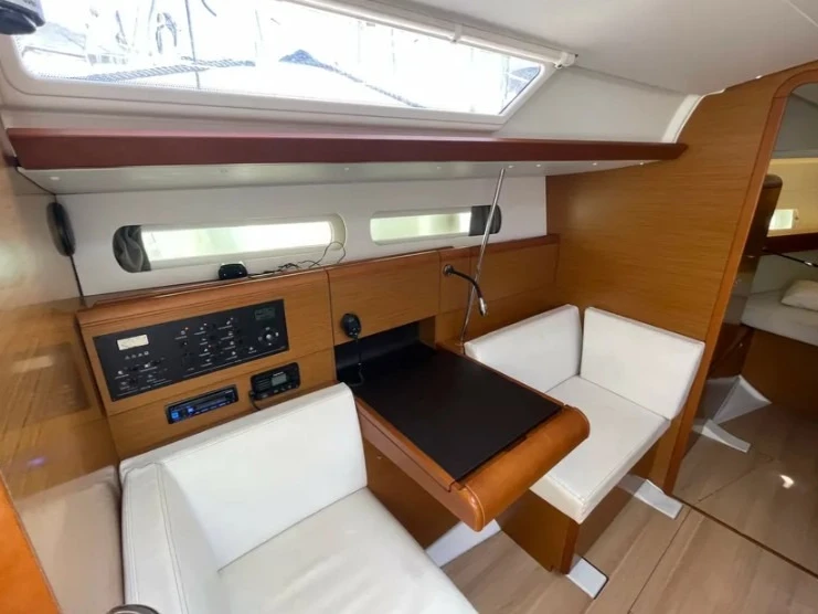 Ein Jeanneau Sun Odyssey 419 /3cab mieten in Paros (Insel)